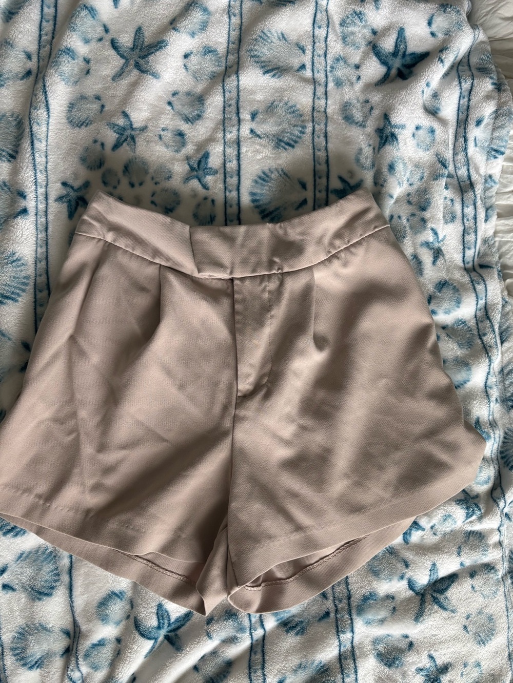 a new day High-Waist Pleated Shorts in Light Beige